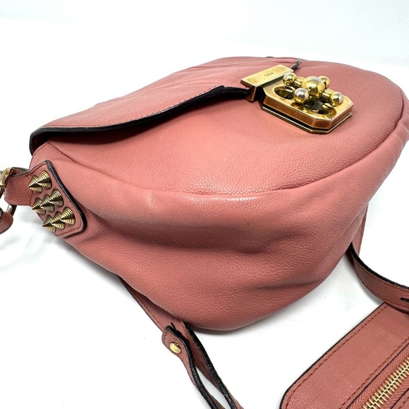 Chloe Elsie Crossbody – Pink Grained Leather with Gold Turn-Lock - Picture 6 of 12